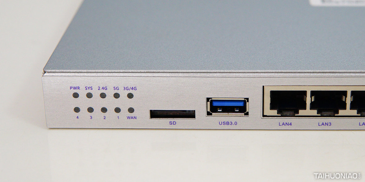 自带sd卡槽,以及usb 3.0接口,这个usb接口可以直接接入nas.