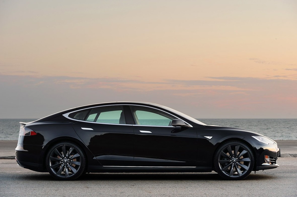 Tesla Model S 特斯拉纯电动CUV车