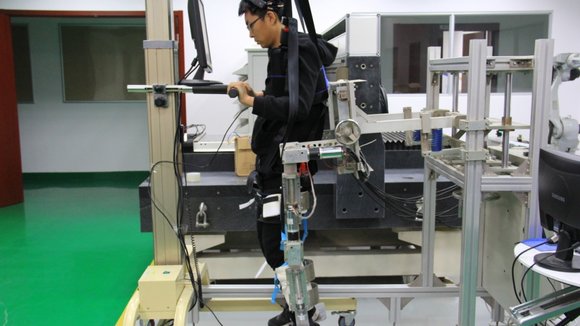 基于脑机接口的在线行走康复系统