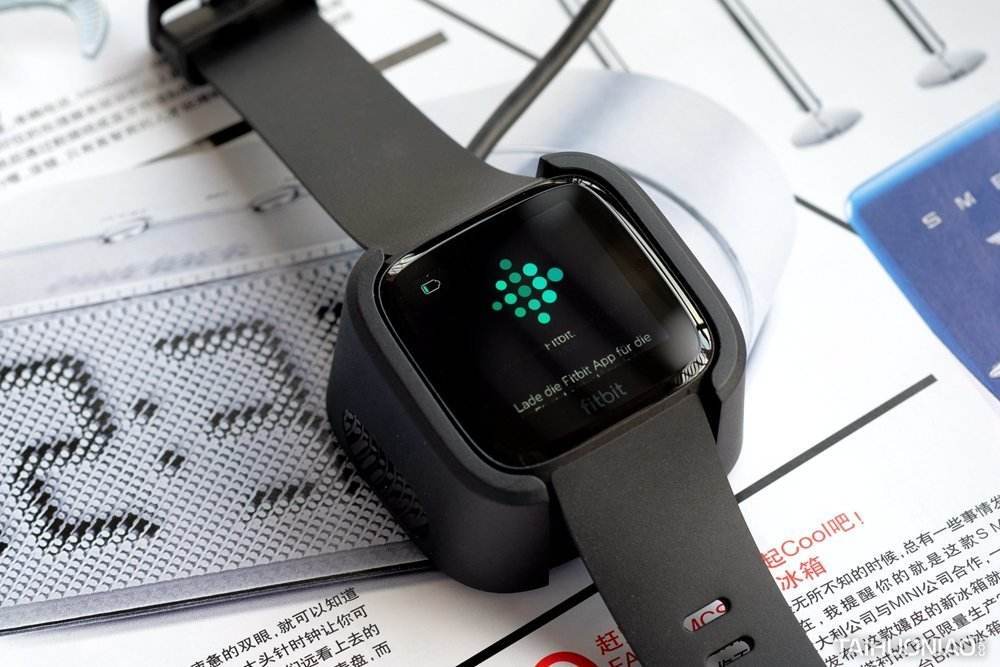 Fitbit 智能手表 Versa