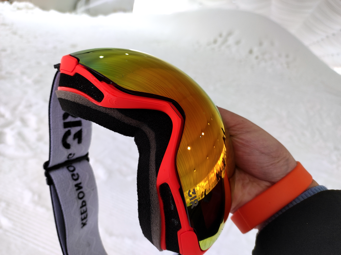 318双层防雾滑雪镜体验评测：磁吸便携快拆，视野清晰防护效果佳