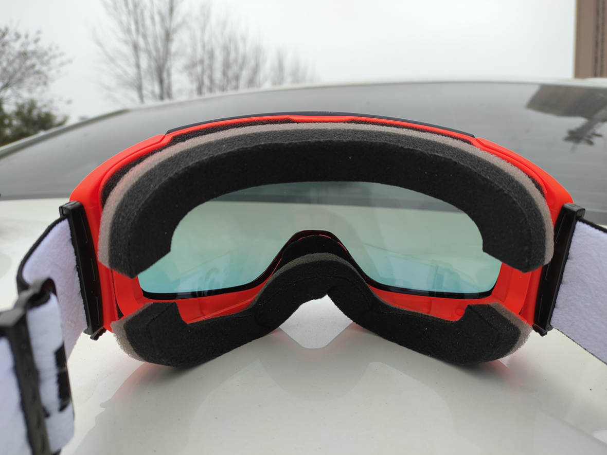 318双层防雾滑雪镜体验评测：磁吸便携快拆，视野清晰防护效果佳